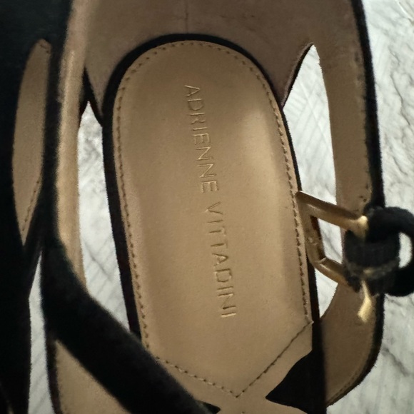 Heels - Picture 4 of 4